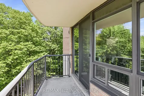 16 Dallimore Circle Toronto ON M3C 4C4