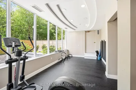16 Dallimore Circle Toronto ON M3C 4C4