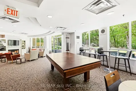 16 Dallimore Circle Toronto ON M3C 4C4
