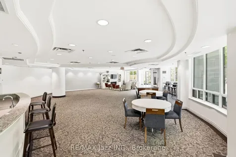 16 Dallimore Circle Toronto ON M3C 4C4