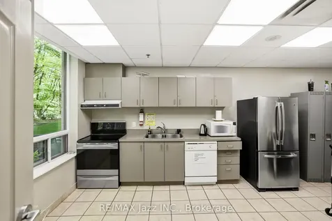 16 Dallimore Circle Toronto ON M3C 4C4