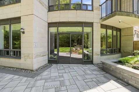 16 Dallimore Circle Toronto ON M3C 4C4