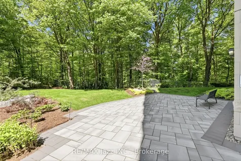 16 Dallimore Circle Toronto ON M3C 4C4