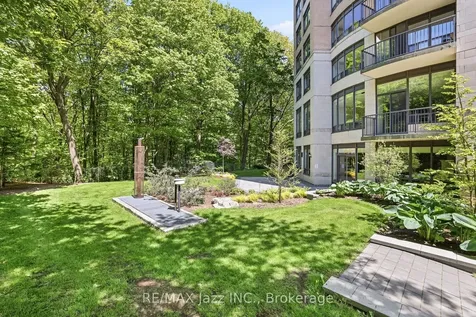 16 Dallimore Circle Toronto ON M3C 4C4