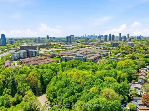 16 Dallimore Circle Toronto ON M3C 4C4