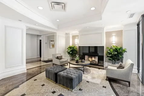 16 Dallimore Circle Toronto ON M3C 4C4