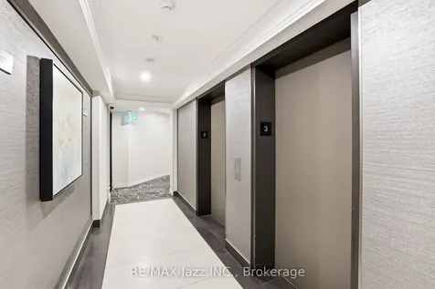 16 Dallimore Circle Toronto ON M3C 4C4