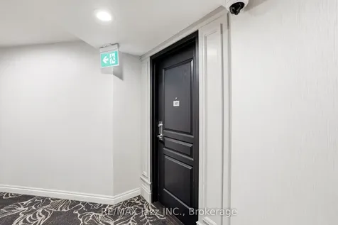 16 Dallimore Circle Toronto ON M3C 4C4