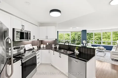 16 Dallimore Circle Toronto ON M3C 4C4