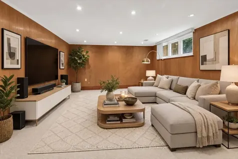 21 Barksdale Avenue Toronto ON M3H 4S4