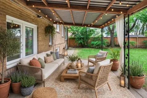 21 Barksdale Avenue Toronto ON M3H 4S4