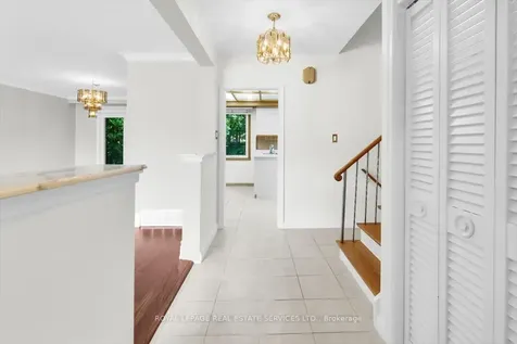 21 Barksdale Avenue Toronto ON M3H 4S4