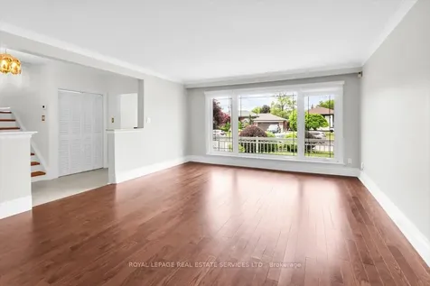 21 Barksdale Avenue Toronto ON M3H 4S4