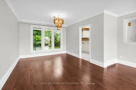 21 Barksdale Avenue Toronto ON M3H 4S4