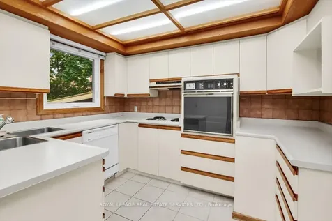 21 Barksdale Avenue Toronto ON M3H 4S4