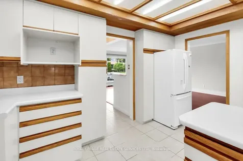21 Barksdale Avenue Toronto ON M3H 4S4