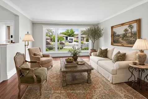 21 Barksdale Avenue Toronto ON M3H 4S4