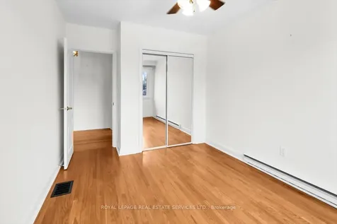 21 Barksdale Avenue Toronto ON M3H 4S4