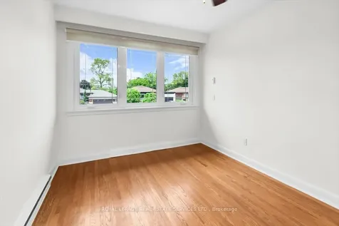 21 Barksdale Avenue Toronto ON M3H 4S4
