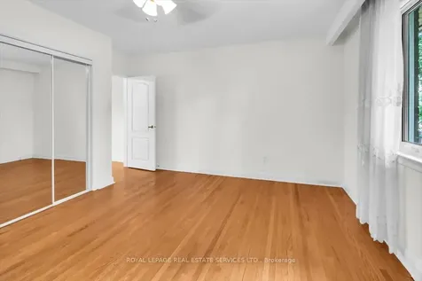 21 Barksdale Avenue Toronto ON M3H 4S4