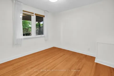 21 Barksdale Avenue Toronto ON M3H 4S4