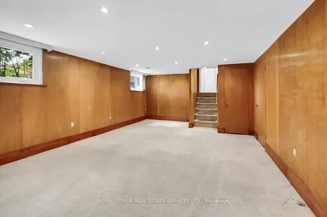 21 Barksdale Avenue Toronto ON M3H 4S4