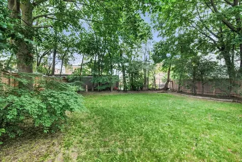 21 Barksdale Avenue Toronto ON M3H 4S4