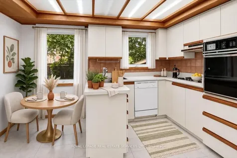 21 Barksdale Avenue Toronto ON M3H 4S4