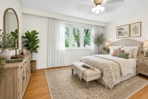 21 Barksdale Avenue Toronto ON M3H 4S4