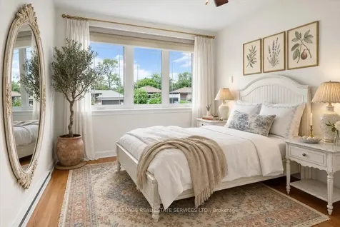 21 Barksdale Avenue Toronto ON M3H 4S4