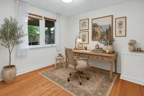 21 Barksdale Avenue Toronto ON M3H 4S4