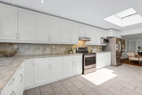 14 Manorpark Court Toronto ON M2J 1A2