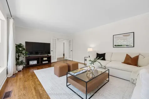 14 Manorpark Court Toronto ON M2J 1A2