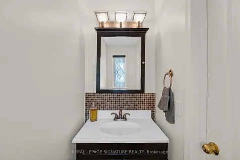 14 Manorpark Court Toronto ON M2J 1A2