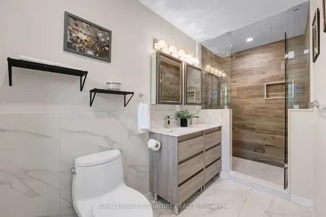 14 Manorpark Court Toronto ON M2J 1A2