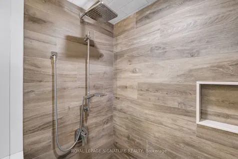 14 Manorpark Court Toronto ON M2J 1A2