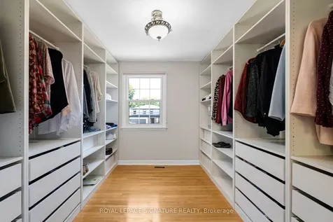 14 Manorpark Court Toronto ON M2J 1A2