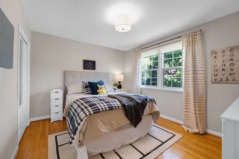 14 Manorpark Court Toronto ON M2J 1A2