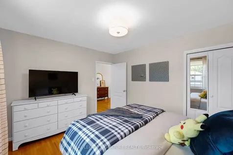 14 Manorpark Court Toronto ON M2J 1A2