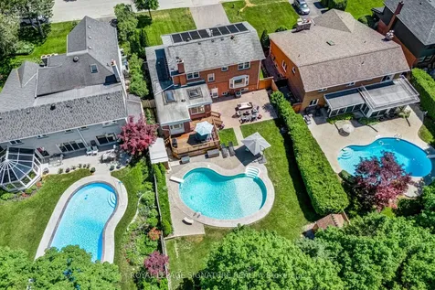 14 Manorpark Court Toronto ON M2J 1A2