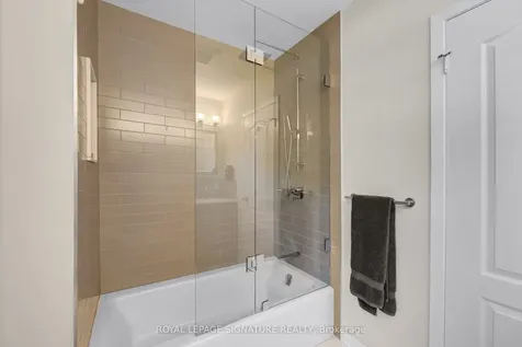14 Manorpark Court Toronto ON M2J 1A2