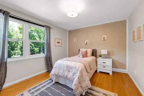 14 Manorpark Court Toronto ON M2J 1A2