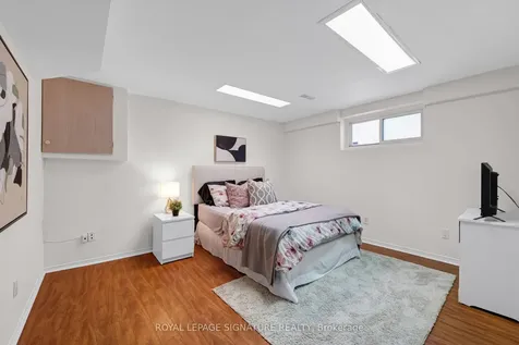 14 Manorpark Court Toronto ON M2J 1A2