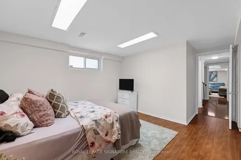 14 Manorpark Court Toronto ON M2J 1A2