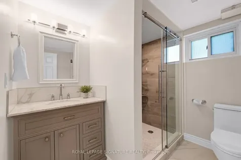 14 Manorpark Court Toronto ON M2J 1A2