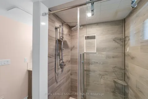14 Manorpark Court Toronto ON M2J 1A2