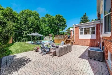 14 Manorpark Court Toronto ON M2J 1A2