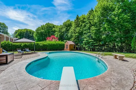 14 Manorpark Court Toronto ON M2J 1A2