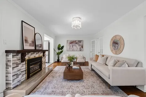 14 Manorpark Court Toronto ON M2J 1A2