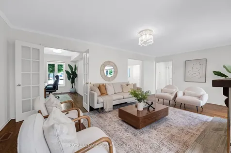 14 Manorpark Court Toronto ON M2J 1A2